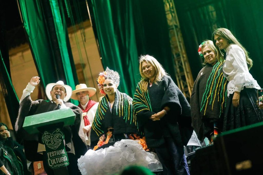 El FICC comenzó en grande: con un desfile que celebró el campo y la cultura boyacense El FICC comenzó en grande: con un desfile que celebró el campo y la cultura boyacense